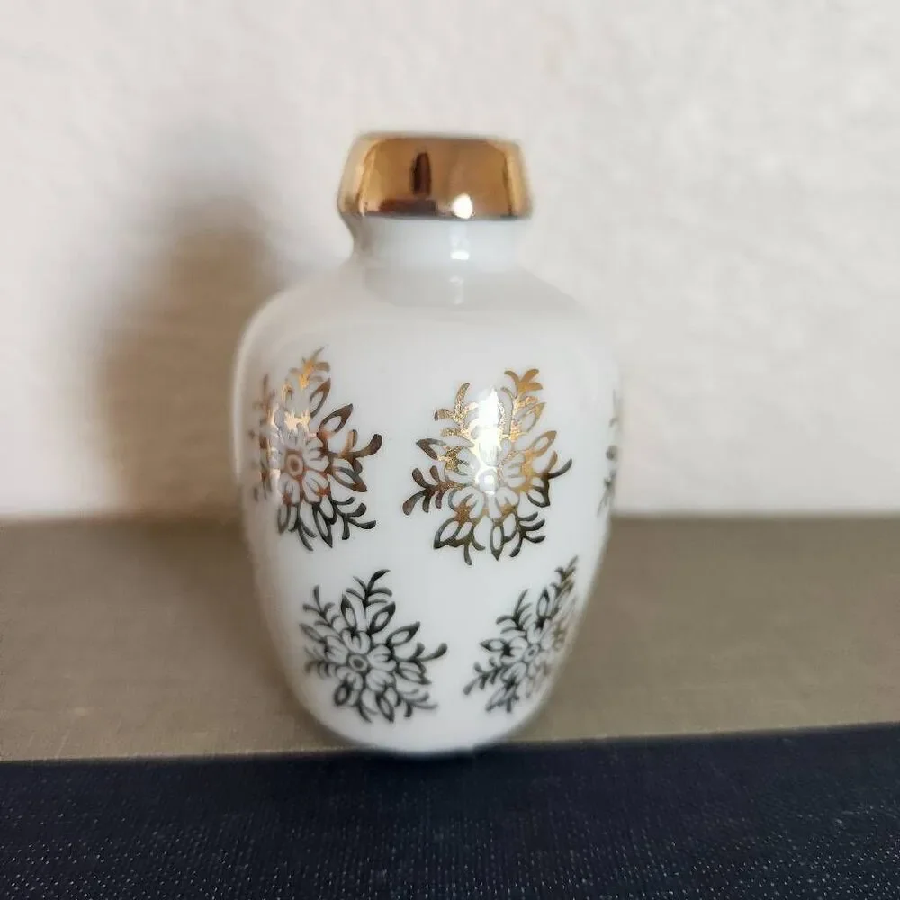Courting couple Bud Renaissance Victorian cream gold mini flower vase
